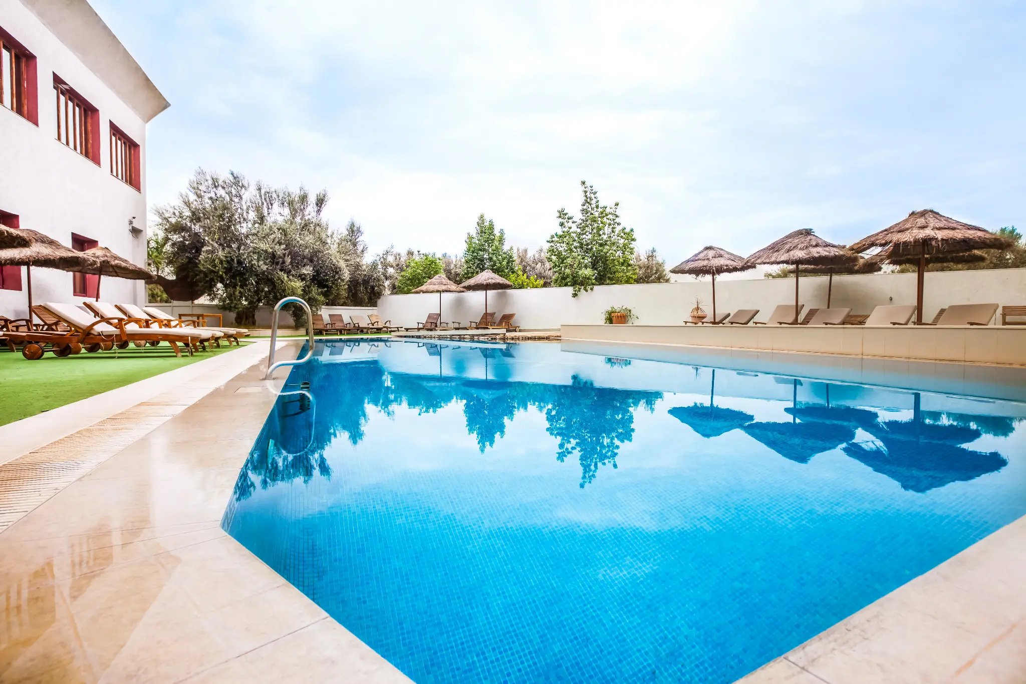 Piscine extérieure d’un établissement Eden Hotels Groupe