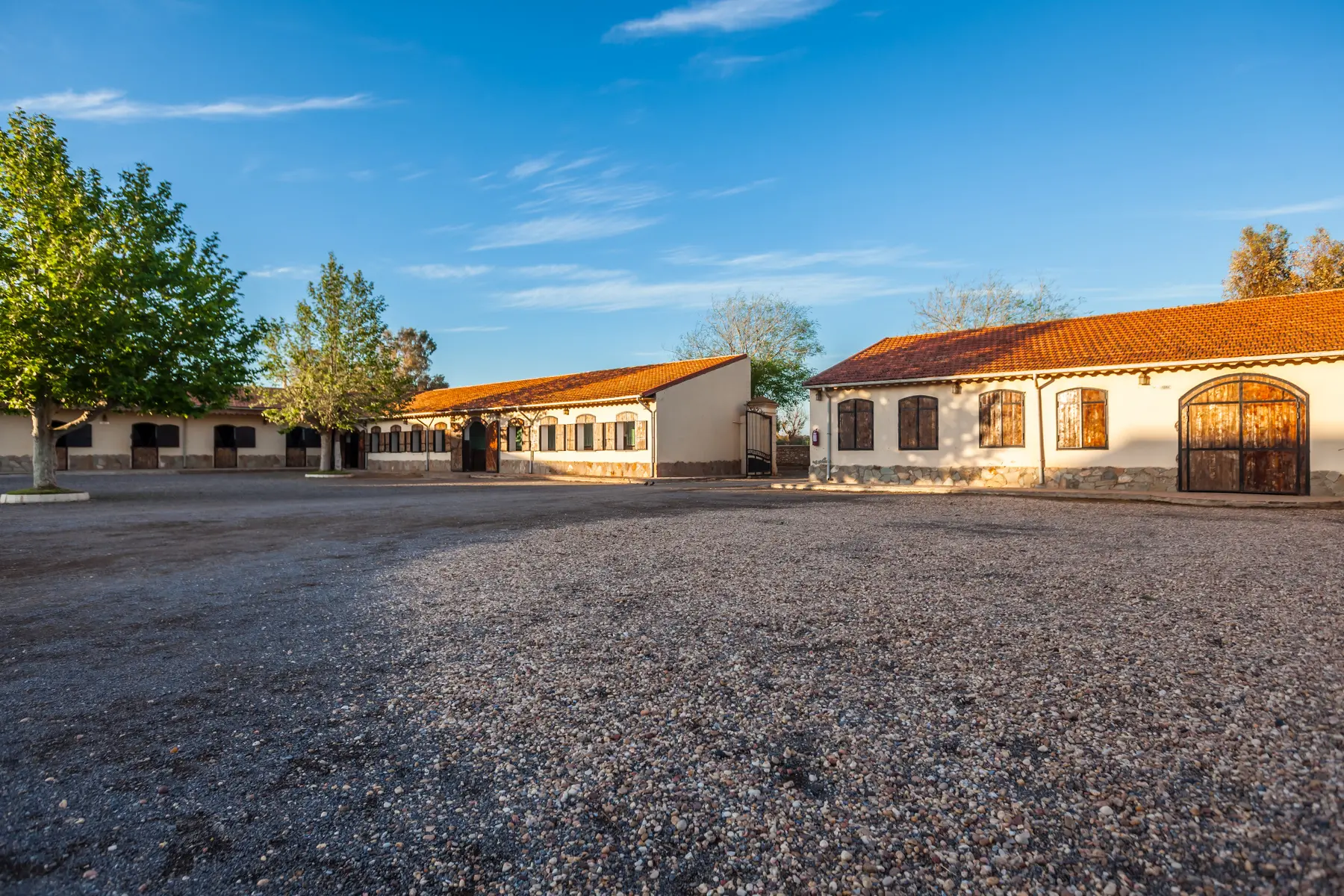 ecuries cour — Haras Metidji