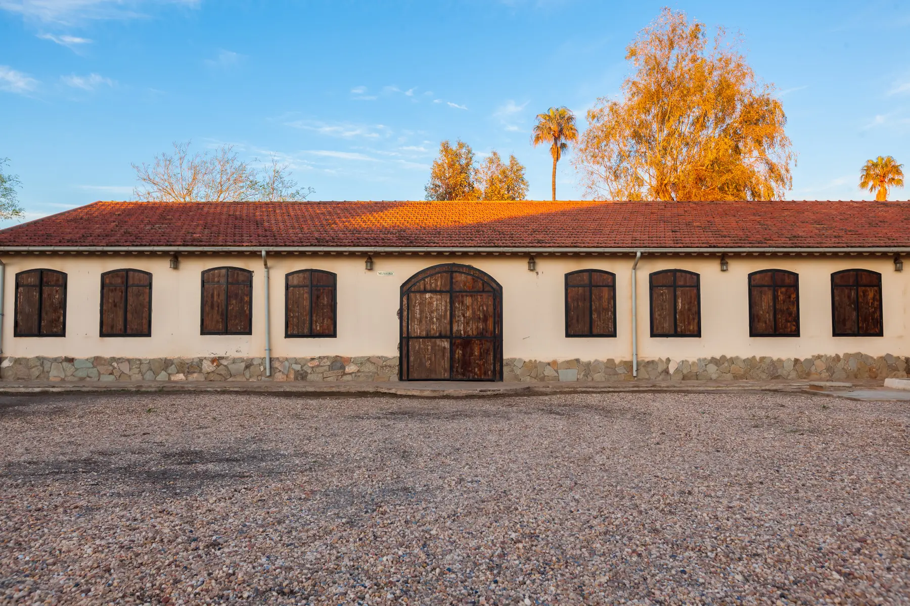 ecuries facade — Haras Metidji